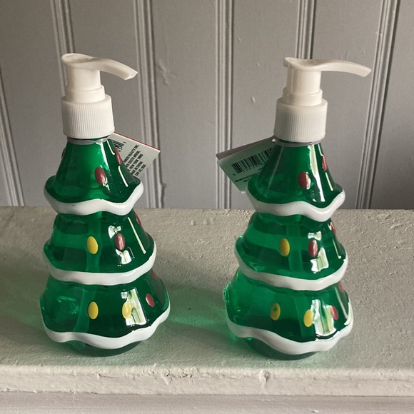 NWT Set of 2- Fresh Pine Scented Christmas Tree ๐ Bottle Hand Soap Dispensers - Picture 15 of 17